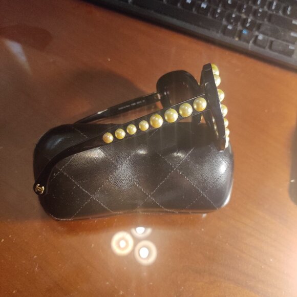 CHANEL pearl Runway  sunglasses New - Picture 2 of 4